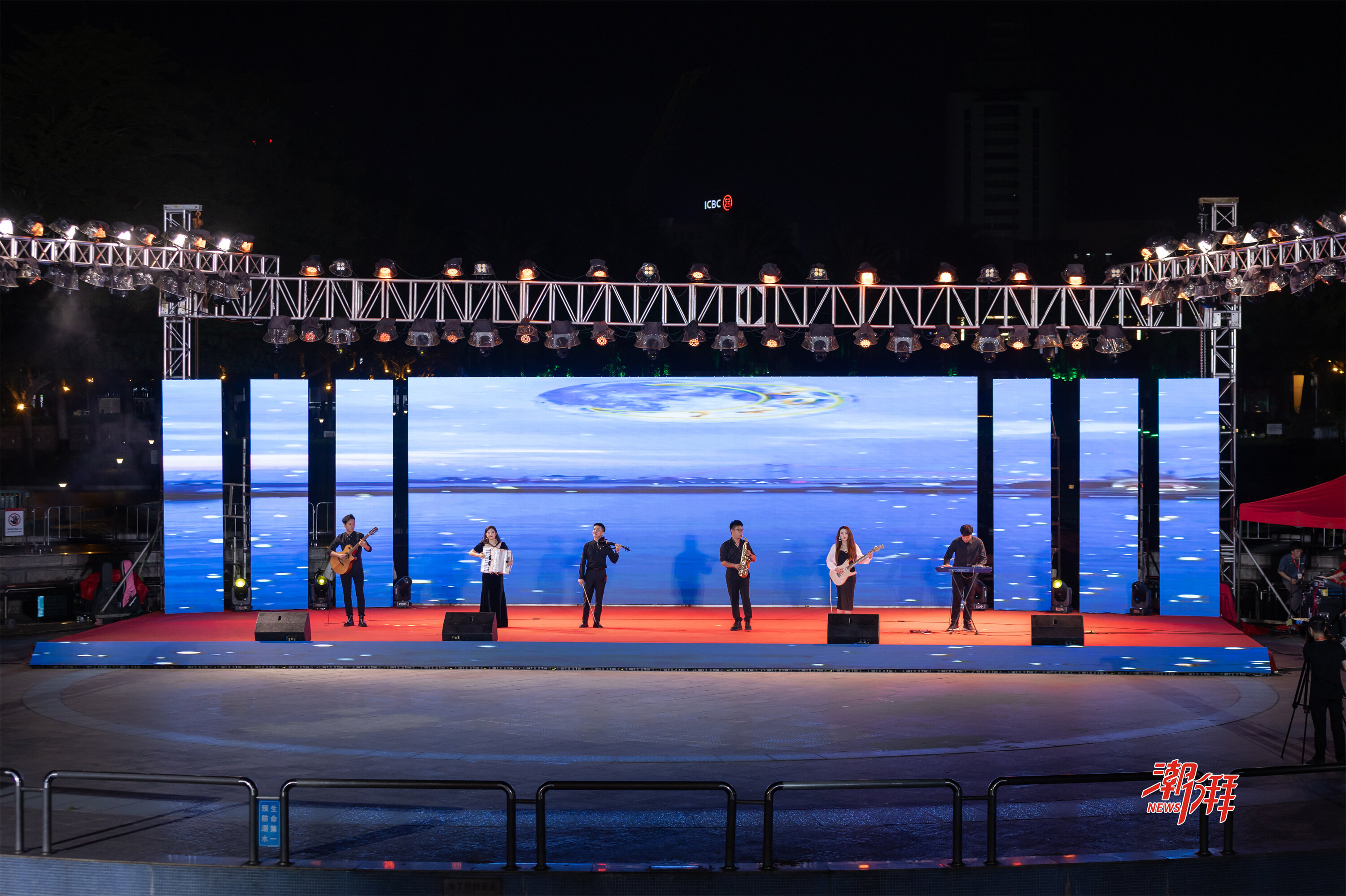 5、乐器演奏《军港之夜》。.jpg